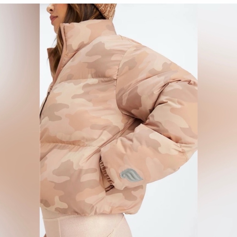 Fabletics NEW Wander Crop Puffer Tan Camouflage  Jacket Sz M Coat NWT